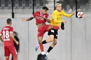 Baltazar (FC Sion) au duel avec Gabriele De Donno (Schaffhouse) lors du match nul 1-1
